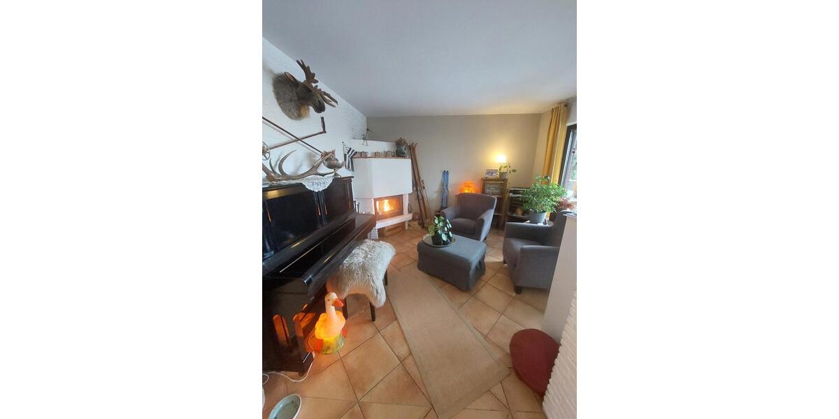 Reihenhaus Hünxe - 7 Zimmer, 250 m&sup2;, 2.200&euro; | Angebot:26295244