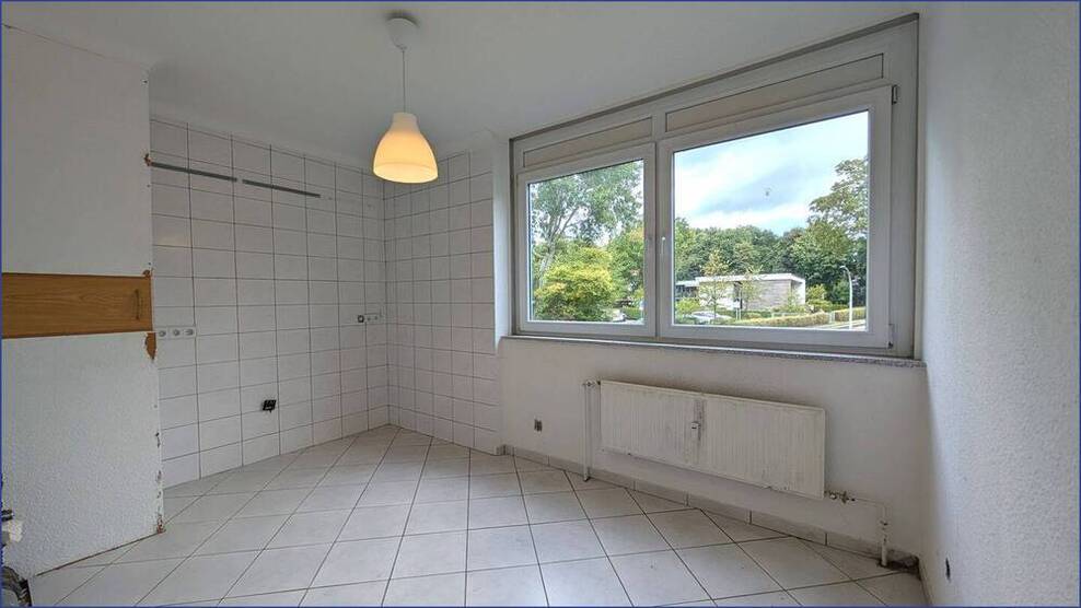 Schöne VierraumWohnung mit Balkon und Pkw-Stellplatz in beliebter Lage