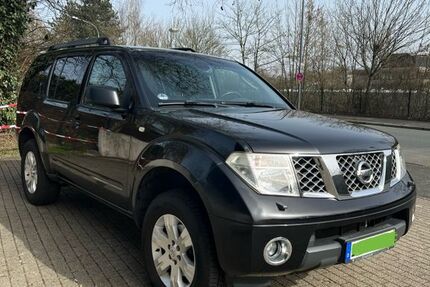 Nissan Pathfinder 292.000 km 4.799 &euro; Wuppertal 42289
