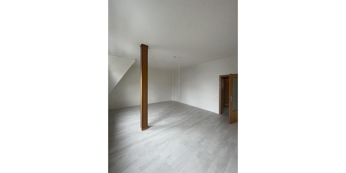 Charmante 2-Zimmer Dachgeschosswohnung in Duisburg-Laar 3 zimmer