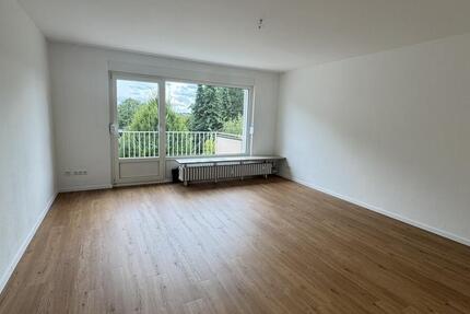 Traumhaft renovierte 2 Zimmer mit Balkon zentral gelegen auf der Dortmunder Straße! zimmer