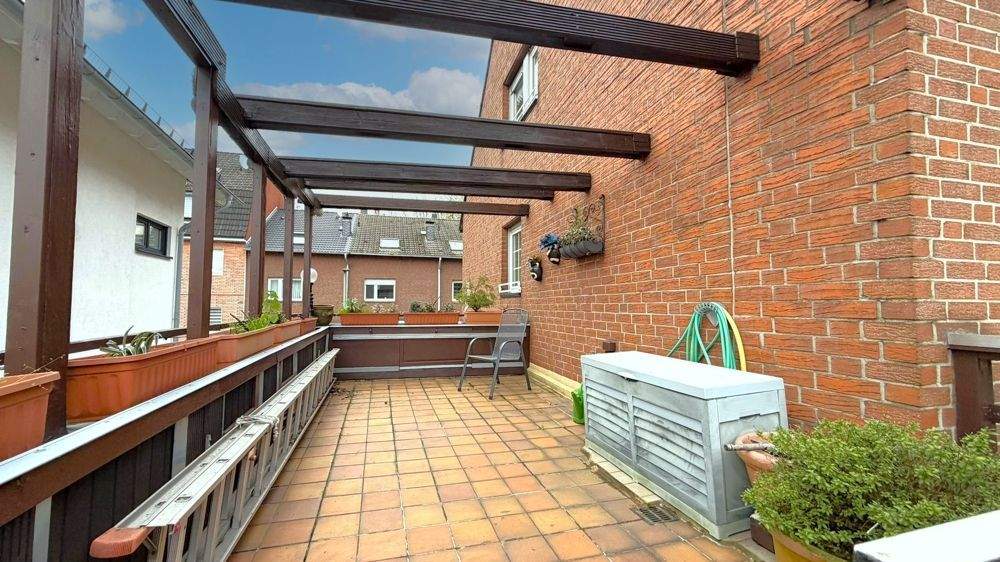 Doppelhaushälfte in Oberhausen-Eisenheim mit Garten, Garage, Carport, zwei Terrassen und mehr! 6 zimmer