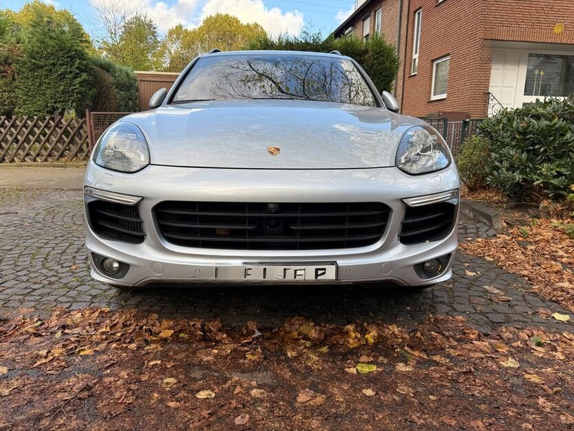 Porsche Cayenne 295.000 km 33.500 € Essen 45143