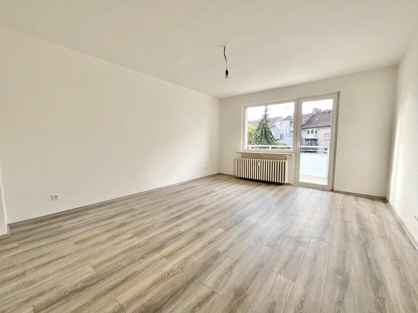Frisch renovierte 2-Zimmer-Wohnung mit Balkon! zimmer
