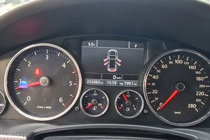 VW Touareg 252.000 km 7.900 &euro; Dortmund 44143