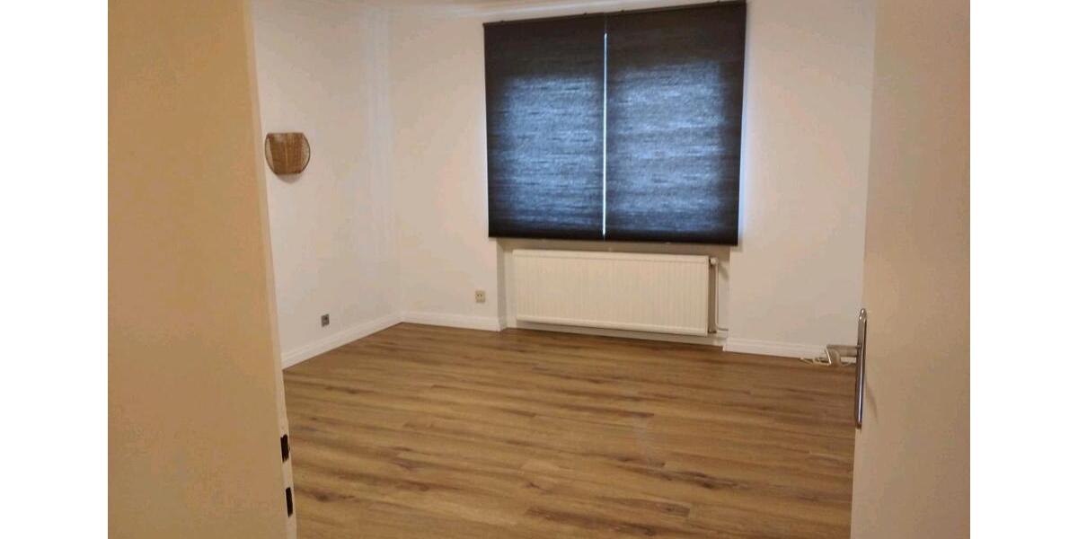 Hochparterre Wuppertal Dönberg - 2 Zimmer, 60 m&sup2;, 830&euro; | Angebot:25286282