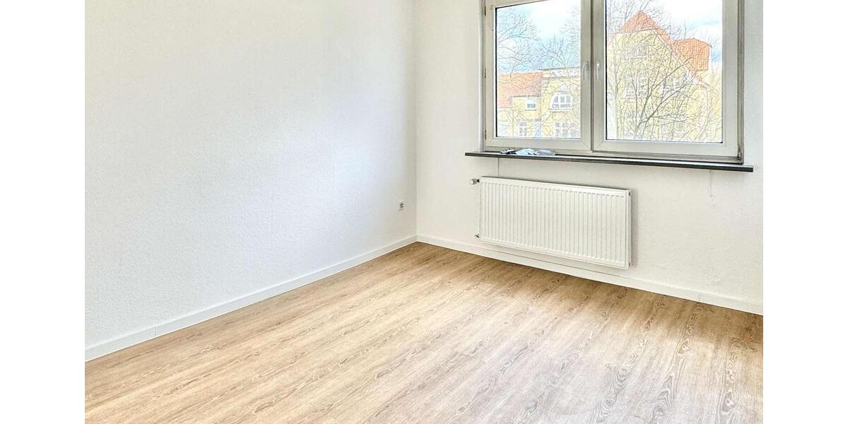 Sanierte 3 Zimmer-Dachgeschosswohnung wartet auf neue Mieter 3 zimmer