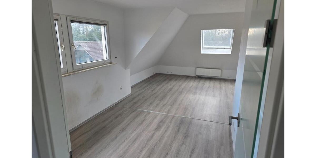 Dachgeschoßwohnung Oberhausen Biefang - 3.5 Zimmer, 96 m&sup2;, 930&euro; | Angebot:26322256