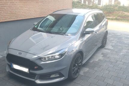 Ford Focus 115.768 km 11.900 &euro; Oberhausen 46147