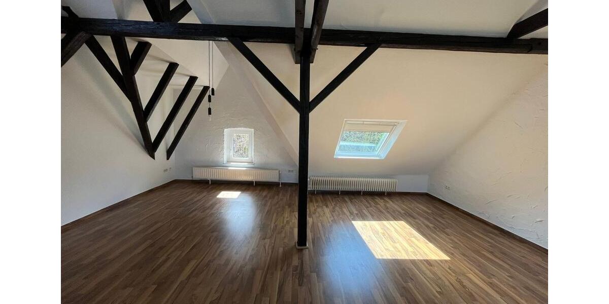 Dachgeschoßwohnung Bochum Höntrop - 4.5 Zimmer, 135 m&sup2;, 945&euro; | Angebot:26386976