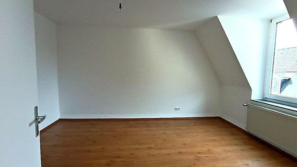Dachgeschoßwohnung Wuppertal Gemarkung Langerfeld - 4 Zimmer, 100 m&sup2;, 1.000&euro; | Angebot:26324943