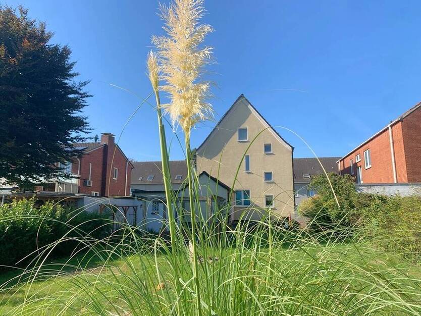 In 2000 kernsaniertes Mehrparteienhaus mit schönem Gartengrundstück in Recklinghausen- Grullbad.