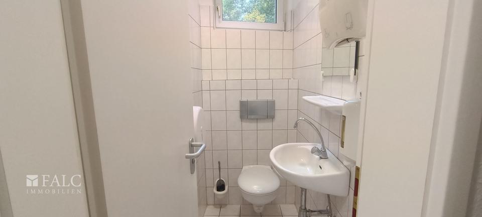 Raum für Visionen – stilvolle Gewerbeimmobilie mit Glasfront und Charakter zimmer