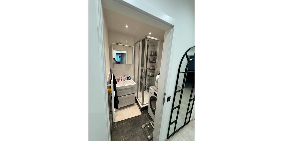 Wohnung EG 4 Zim. Mit Stellplatz weitere Bilder auf Wunsch 4 zimmer