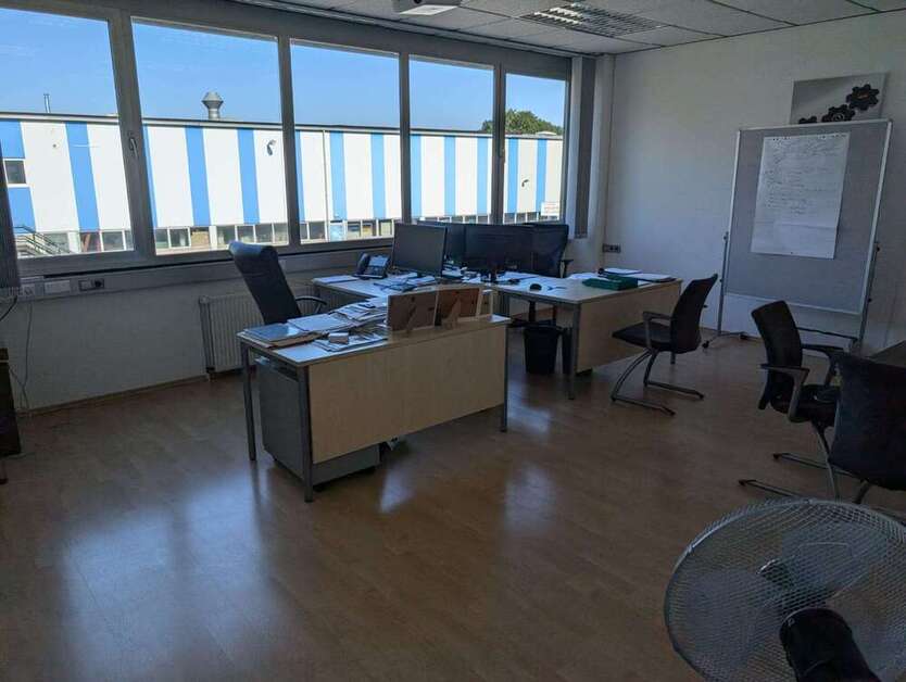 Büro in Hattingen 2.070,90 € 351 m²