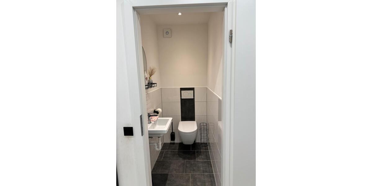 Wohnung EG 4 Zim. Mit Stellplatz weitere Bilder auf Wunsch 4 zimmer