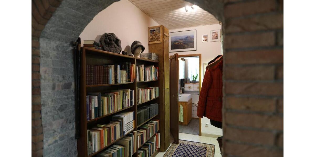 Haus zu verkaufen - 70er Jahre Bungalow am Haardrand 8 zimmer