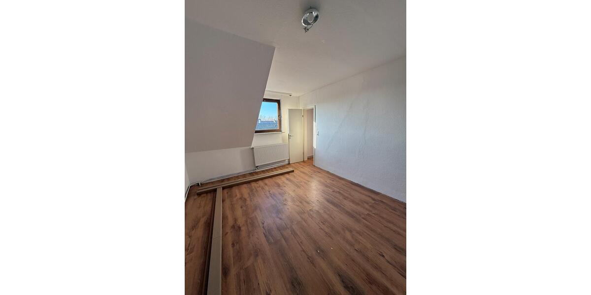Dachgeschoßwohnung Gelsenkirchen Gelsenkirchen-Nord - 2 Zimmer, 77 m&sup2;, 450&euro; | Angebot:26341699