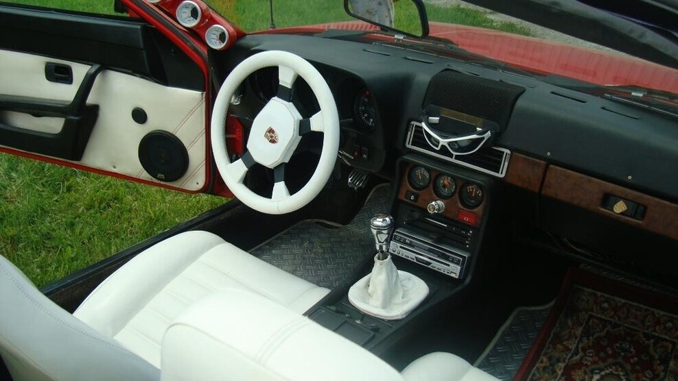 924