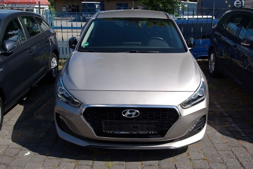 i30