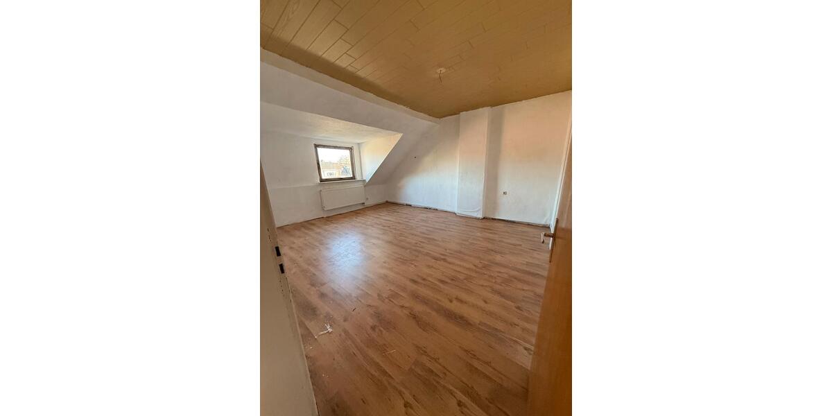 Dachgeschoßwohnung Gelsenkirchen Gelsenkirchen-Nord - 2 Zimmer, 77 m&sup2;, 450&euro; | Angebot:26341699