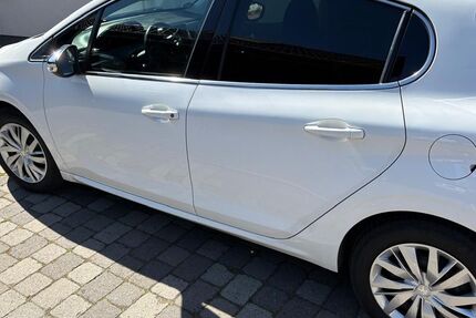 Peugeot 208 136.540 km 5.800 &euro; Olfen 59399