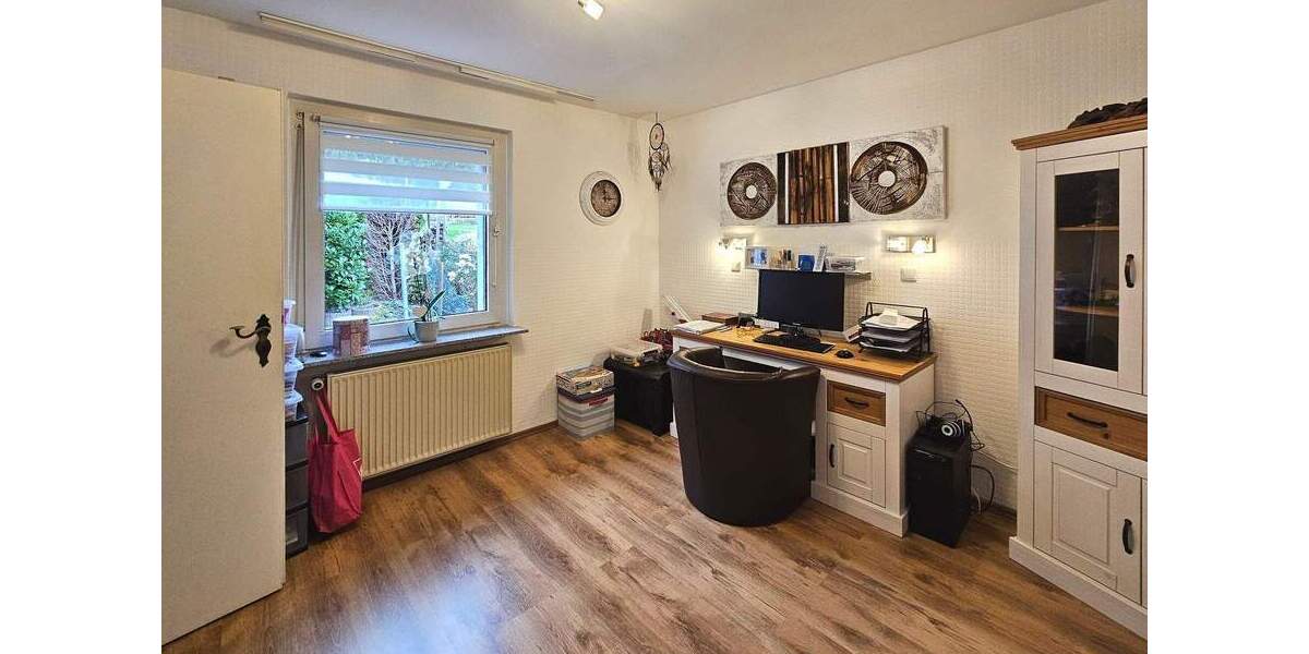 Modernisiertes 2-Familienhaus mit 3 Garagen und attr. Garten in guter und ruhiger Lage in Wetter 9 zimmer