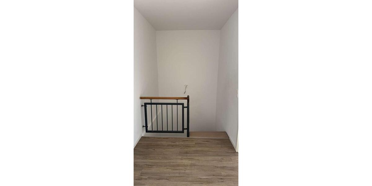 Etagenwohnung Duisburg Huckingen - 4 Zimmer, 118 m&sup2;, 1.650&euro; | Angebot:26276368