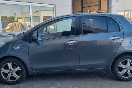 Toyota Yaris 177.000 km 3.999 &euro; Dinslaken 46539