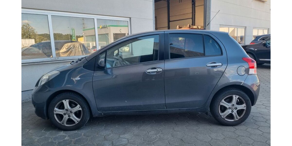 Toyota Yaris 177.000 km 3.999 &euro; Dinslaken 46539