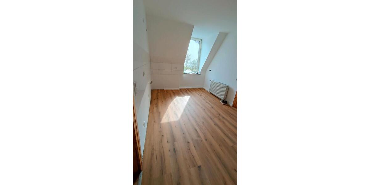 Dachgeschoßwohnung Wuppertal Barmen - 4 Zimmer, 100 m&sup2;, 1.240&euro; | Angebot:26173523