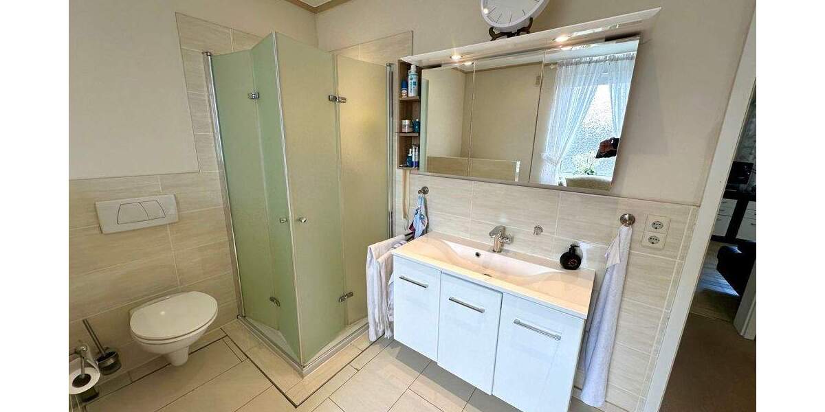 Modernisiertes Zweifamilienhaus mit großer Eigentümerwohnung in Alt-Hamborn! 6 zimmer