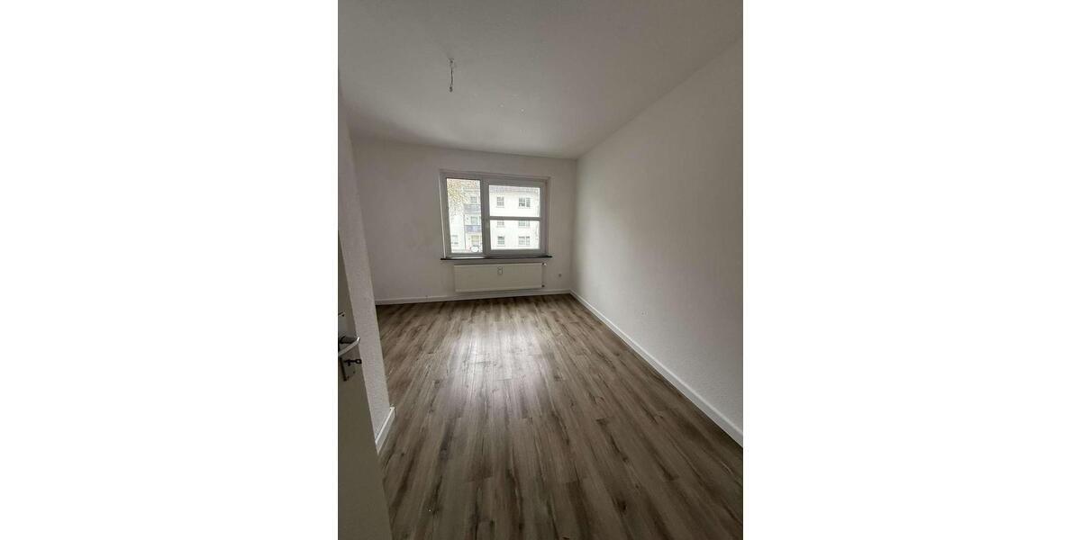 Charmante 4-Zimmer-Wohnung mit Balkon in zentraler Lage – ca. 120 m² Wohnfläche 4 zimmer