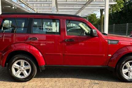 Dodge Nitro 148.000 km 7.950 &euro; Dinslaken 46539