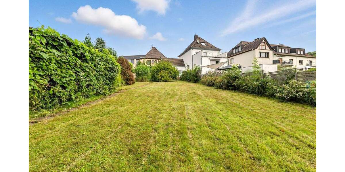 Grünes Paradies für Familien: Großzügige Doppelhaushälfte in bester, ruhiger Nachbarschaft. 7 zimmer