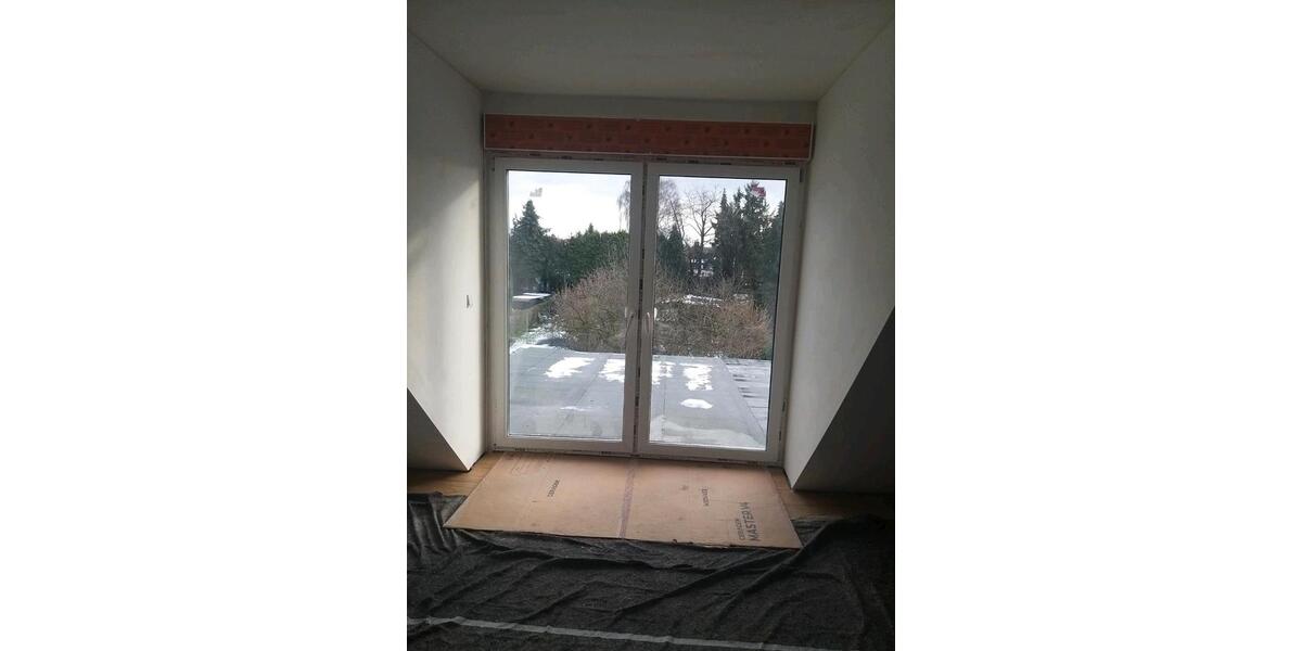 RE: kernsanierte Wohnung ca 85 qm + Dachterrasse 3 zimmer