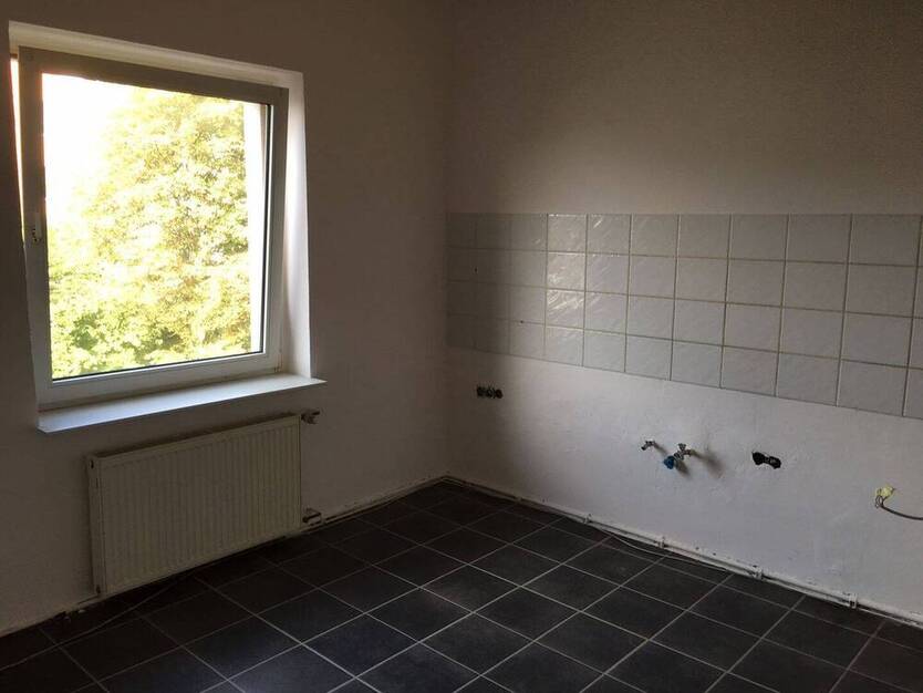 *NEU* RENOVIERTE 4 Zimmer Wohnung im 3.OG mit Balkon in Adolfstraße
