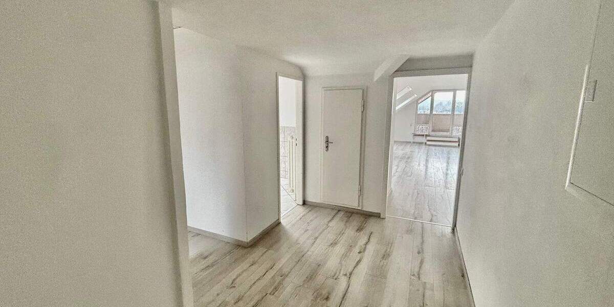 Etagenwohnung Wuppertal Langerfeld - 4 Zimmer, 134 m&sup2;, 1.009&euro; | Angebot:25152507