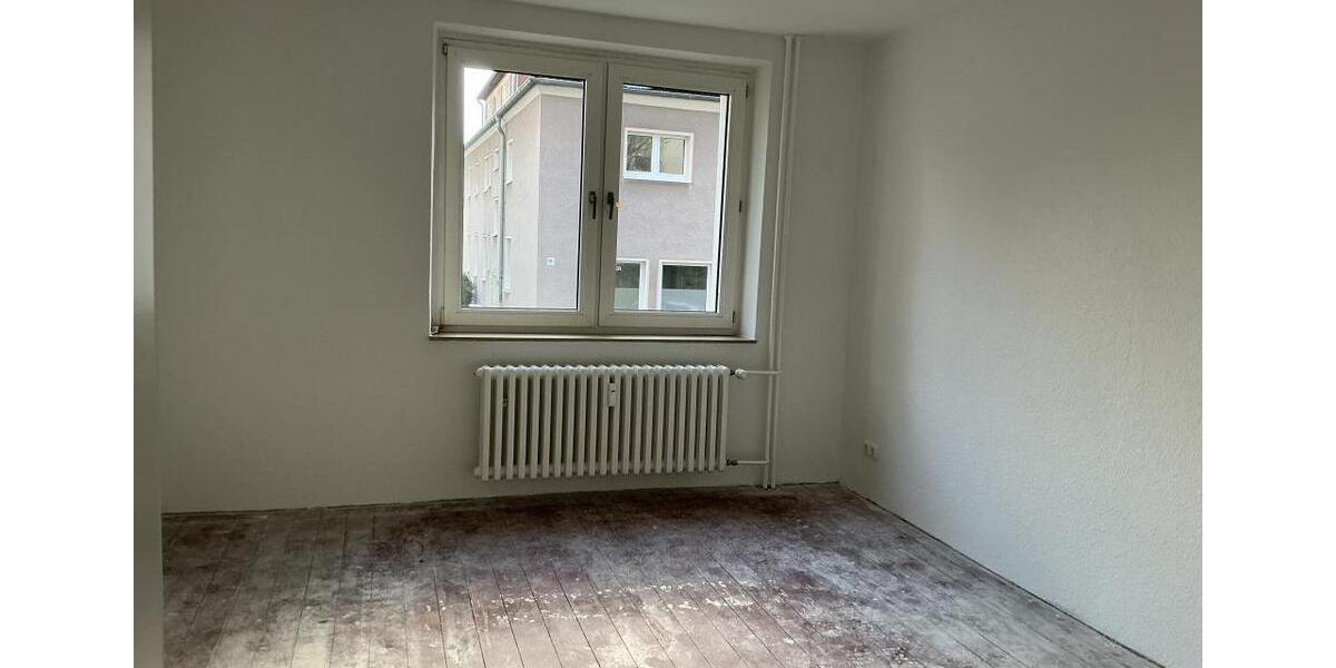 Wir renovieren für Sie! Tapete+Laminat 3 zimmer