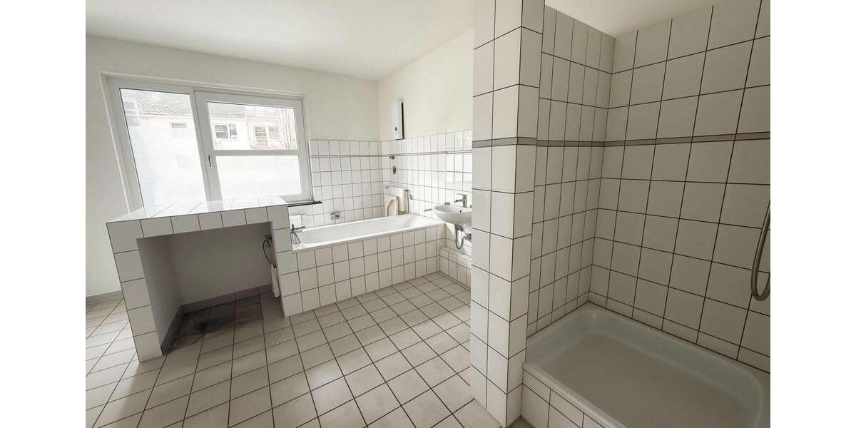 Charmante 4-Zimmer-Wohnung mit Balkon in zentraler Lage – ca. 120 m² Wohnfläche 4 zimmer