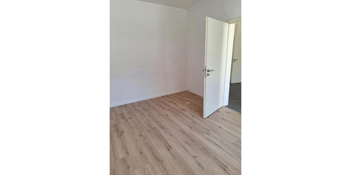Provisionsfrei* Große 4-Zi-Wo, Gelsk Heßler, bezugsfrei, Erdgeschoß, Garage mgl. 4 zimmer