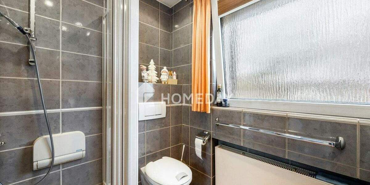 Ein Zuhause mit Substanz: durchdachter Grundriss, Terrasse mit Pergola und viel Raum für Familie 5 zimmer