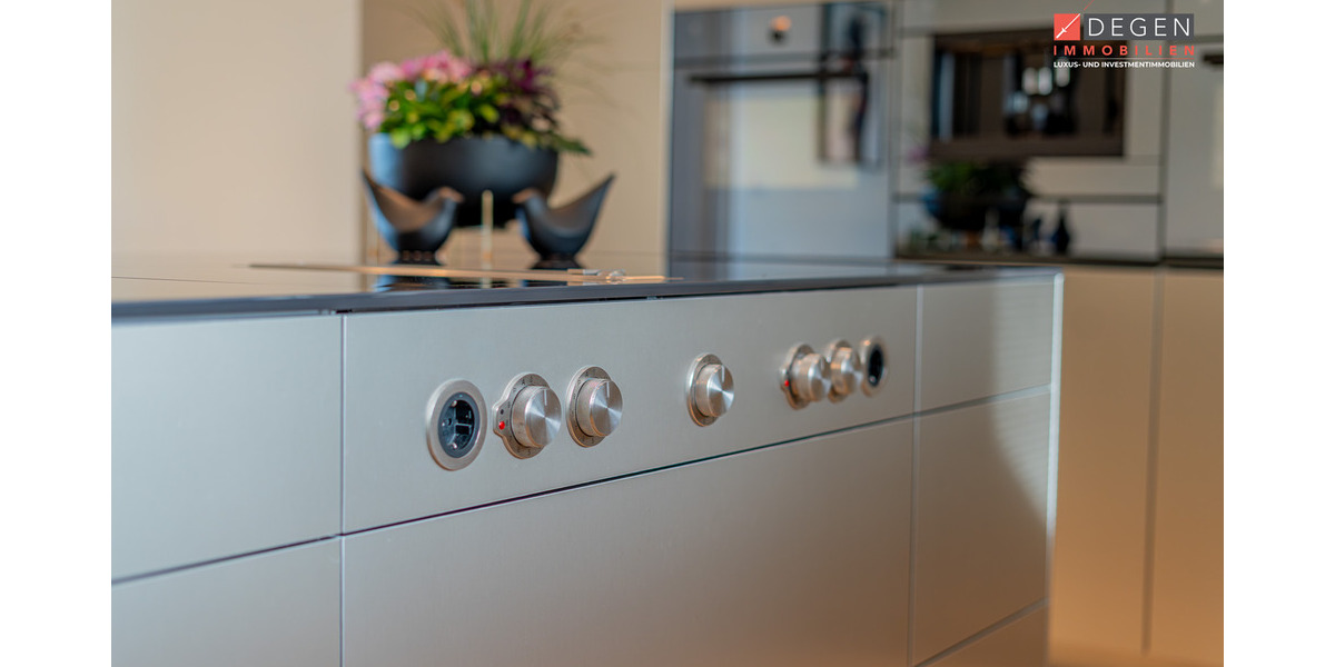 EFH mit 560 m² Wohn- und Nutzfläche in Kirchhörde mit Spa, Kamin, Weinkeller, Garten & Doppelgarage! 7 zimmer