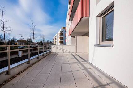 Tolle NeubauWohnung im Erstbezug, Terrasse, Balkon, 2 Bäder, Fußbodenheizung, etc.