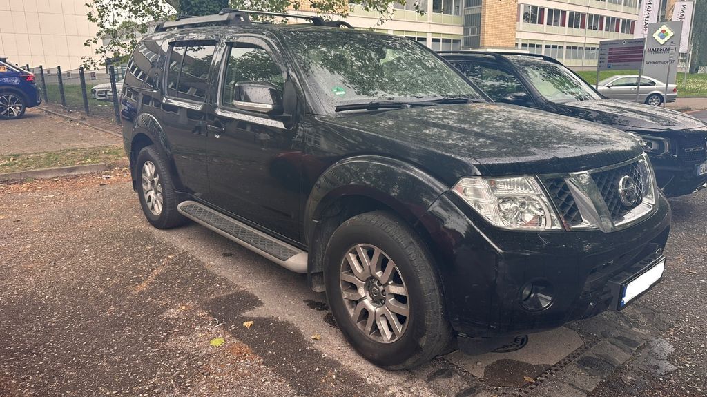 Nissan Pathfinder 250.000 km 8.299 &euro; Essen 45356