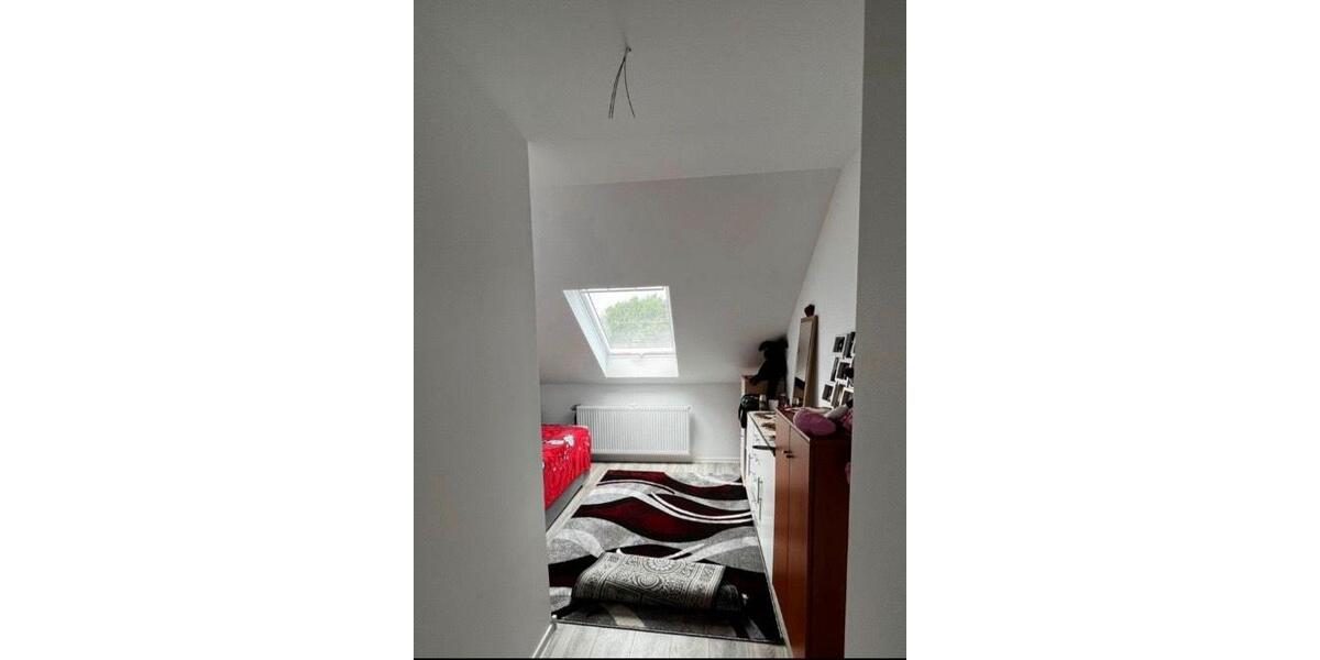 Charmante, sanierte 2-Zimmer-Dachgeschosswohnung mit Garten 2 zimmer