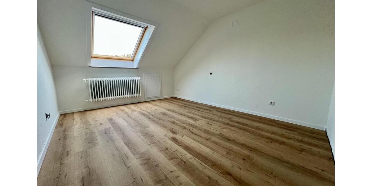 Dachgeschoßwohnung Wuppertal Arrenberg - 3 Zimmer, 47 m&sup2;, 420&euro; | Angebot:25369251