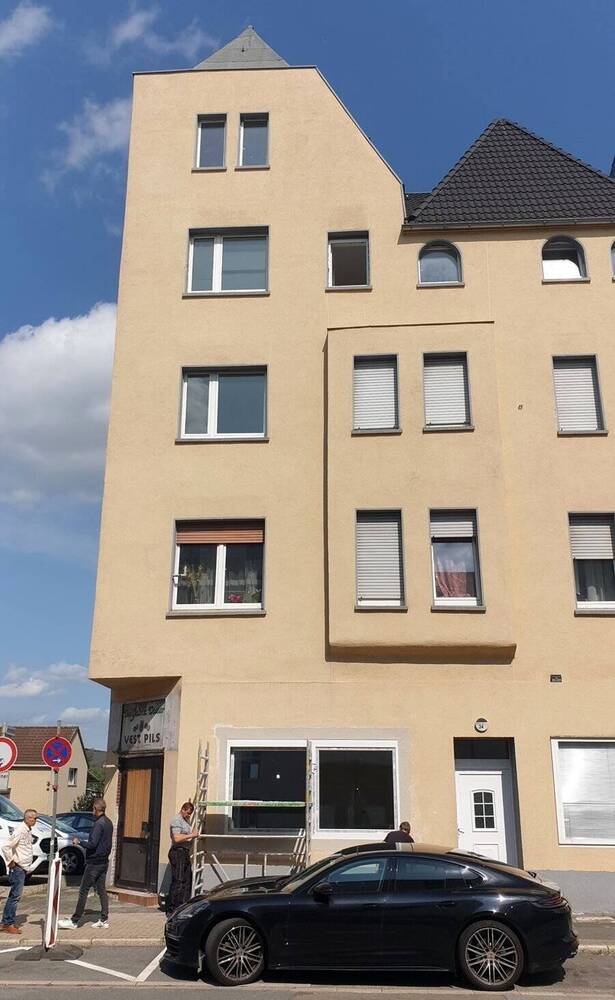 Modernisiertes Wohn- und Geschäftshaus, 488 qm vermietbare Fläche, 3 Garagen