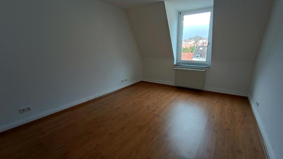 Dachgeschoßwohnung Wuppertal Barmen - 4 Zimmer, 100 m&sup2;, 1.240&euro; | Angebot:26173523