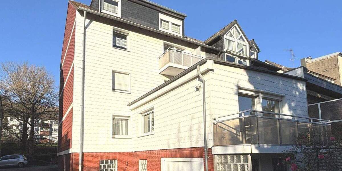 Attraktives, gepflegtes Mehrfamilienhaus in gefragter Wohnlage in Essen-Bergerhausen 6 zimmer